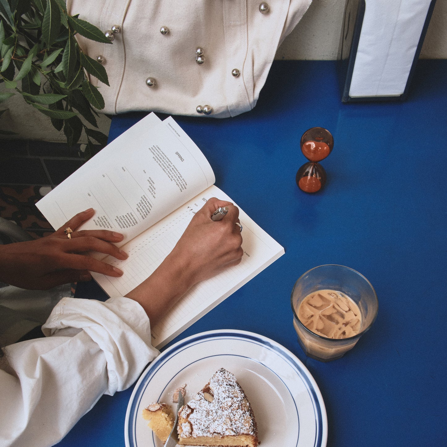 DAILY MOMENTS HOURGLASS